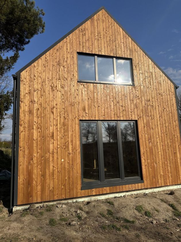 Domek drewniany do 35 m² z tarasem przed wejściem
