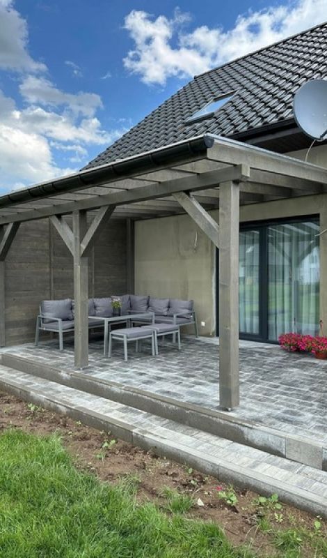 Nowoczesna pergola drewniana wykonana przez WDECHE na Dolnym Śląsku
